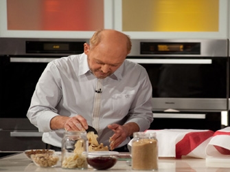 «Φανουρόπιτα: η γλυκειά πίτα της ελπίδας», από τον Σ. Παρλιάρο