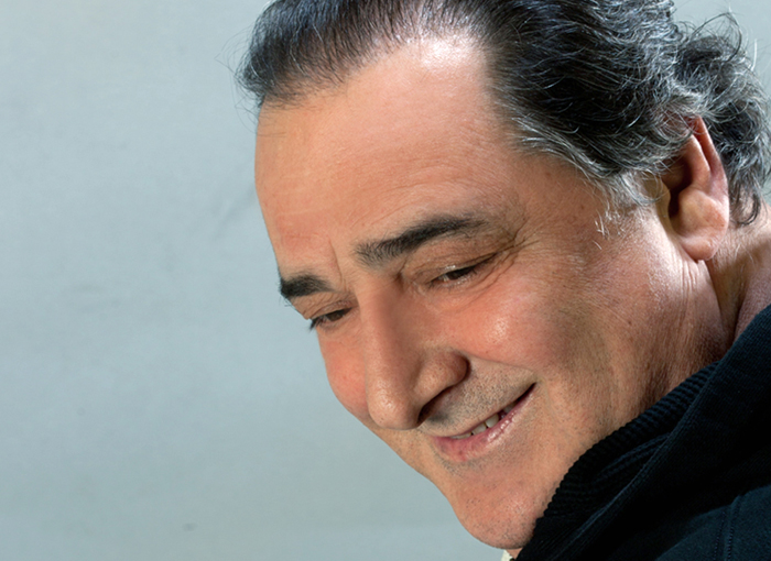 Διπλό CD με παραδοσιακά τραγούδια από τον Βασίλη Καρρά