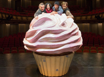 Το «Κέικ» σε σκηνοθεσία Πέτρου Φιλιππίδη στο Εθνικό Θέατρο