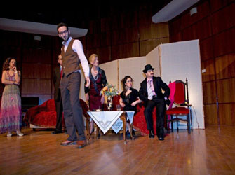 «Τα τέσσερα πόδια του τραπεζιού» από τα μέλη της Οικογενειακής Υποστήριξης ΚΕΘΕΑ ΔΙΑΒΑΣΗ