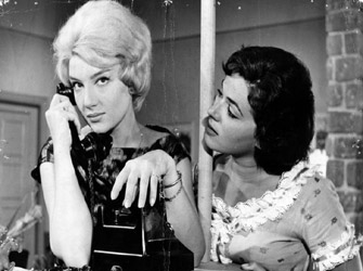 «Τα Κίτρινα Γάντια», 28/7 Alpha