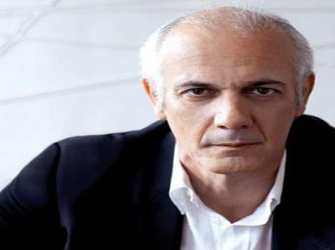 Γιώργος Κιμούλης: Ο αγαπημένος των θριαμβευτικών κριτικών και του θερμού χειροκροτήματος