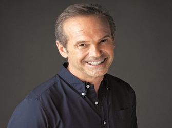 Ο Π. Κωστόπουλος Chief Creative Officer