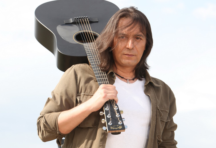 Ο Γιάννης Κότσιρας «πιάνει» Λιμάνι για τρεις εμφανίσεις