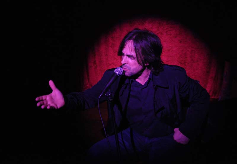 Ο Βασίλης Λέκκας ζωντανά στη σκηνή του «Ρυθμός Stage»