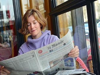 H διευθύντρια της «Le Monde», Ναταλί Νουγκερέντ, στη Στέγη