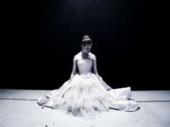 «Ούτε μια νότα, αγάπη μου» από τους bijoux de kant