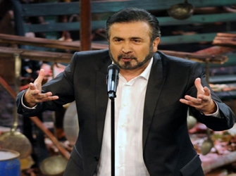 Στο πνεύμα των Χριστουγέννων αλλά και του… Μνημονίου, στο «Αλ Τσαντίρι Νιουζ»