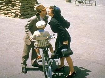 «Η ιστορία του Ναζισμού», με χιούμορ στη Cinemania. Ανήμερα την 28η Οκτωβρίου στην ΕΤ3.