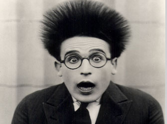 Ο Cayetano δίνει ρυθμό στα βωβά αριστουργήματα του Χάρολντ Λόιντ