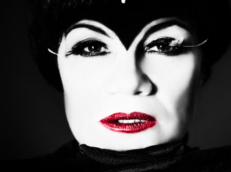 «Μαγεμένη Βασιλοπούλα» η Αθηνά Παππά