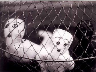 Έκθεση κούκλας από κρατούμενες των φυλακών Θήβας