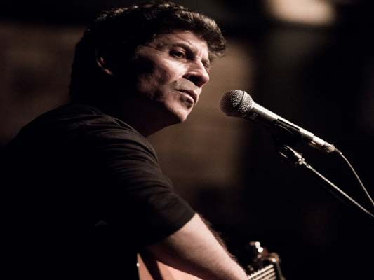 Ο Σωκράτης Μάλαμας μας «ταξιδεύει» από τη σκηνή του PassPort