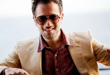 Maraveyas Ilegal ζωντανά στη σκηνή για μια… «άγια» νύχτα μόνο