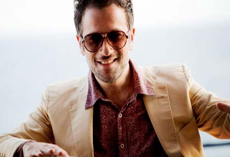 «Κάτω στον Πειραιά» ξανά ο Κωστής Μαραβέγιας