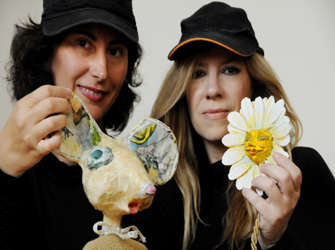 Μαργαρίτα Δημητρούση και Γεωργία Μαυρουδή: «χαμένες» στο μαγικό κόσμο της κούκλας