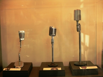 Εγκαίνια στον εκθεσιακό χώρο «Μάνος Χατζιδάκις»