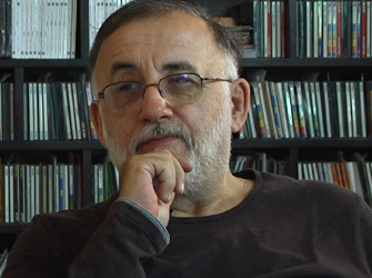 Θάνος Μικρούτσικος: «Ο Κότσιρας είναι ο πιο ολοκληρωμένος έλληνας τραγουδιστής σήμερα»