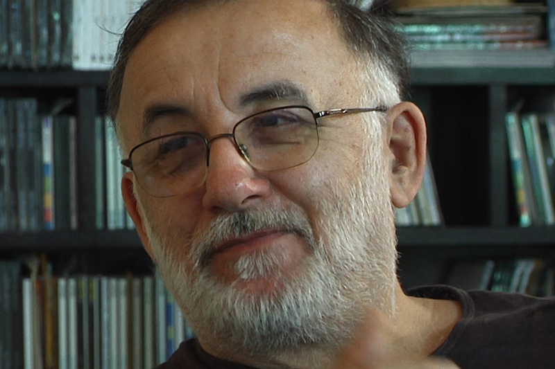 Θάνος Μικρούτσικος: «Ο Κότσιρας είναι ο πιο ολοκληρωμένος έλληνας τραγουδιστής σήμερα»