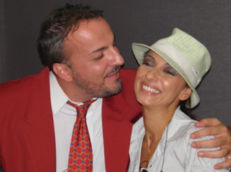 Ο Π. Καποδίστριας και η Ματ. Μαγγίρα ανεβαίνουν τα σκαλιά της Eurovision