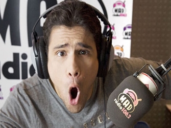 Όλοι οι mad fans, στο Village All Day Bar