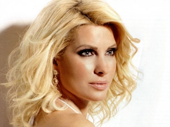 Ο Alpha ανανέωσε τη συνεργασία του με την Ελένη Μενεγάκη