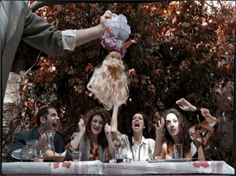 Η βία των γυναικών μέσα από μια παράσταση που «μιλά» έξω από τα δόντια