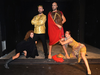 «Μπαρ σε καλό μας» από την ομάδα “Κορίτσια με τους Γλόμπους”