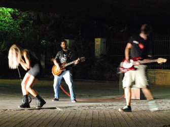 Ακουσε  τη μπάντα σου