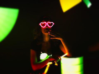 Νιου Γουόρλντ – Μια κυβερνοπανκ πολιτική κωμωδία