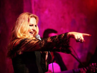 Τσικνοπέμπτη με barbeque και Έφη Οικονομάκη