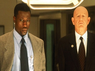 «Φόνος στον Λευκό Οίκο», 16/4 Star