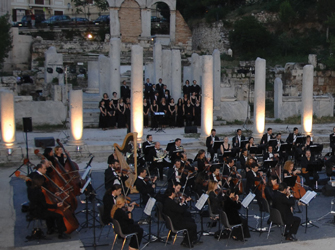 Ο πολιτισμός πάει στις πλατείες και στους δρόμους