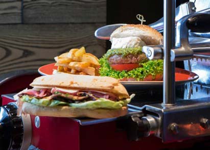 Street food: 10 ξεχωριστά σημεία της πόλης για φαγητό… στο χέρι