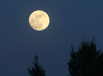 «Ιστορίες του Φεγγαριού και του Σκότους» με Πανσέληνο