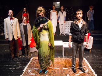 «Πανσιόν», μαύρη κωμωδία με ιδιαίτερους χαρακτήρες και πολύ γέλιο