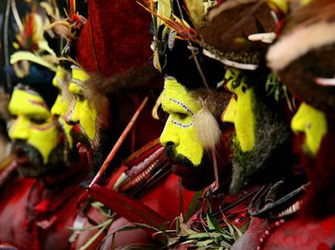 «Ταξίδι στη γη των Παπούα» στον Πύργο της Βαβέλ