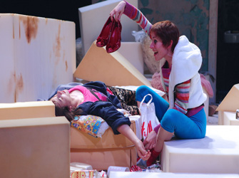 «Παράσιτα» με Κόρα Καρβούνη και Ιωάννα Κολλιοπούλου