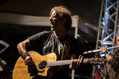 Ο Μίλτος Πασχαλίδης «πιάνει» Λιμάνι για λίγες εμφανίσεις