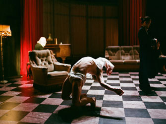 Ταξίδι στις διαδρομές του μυαλού με τους Peeping Tom