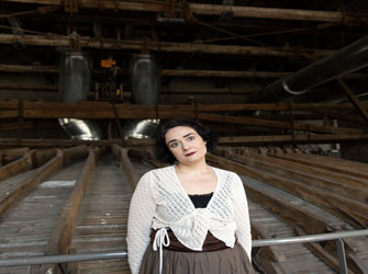 Καταφθάνουν οι «Καβγάδες στην Κιότζα» και ένα μικρό χωριό «ζωντανεύει»