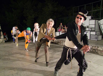 Πλούτος-Πενίας Θρίαμβος – Περιοδεία