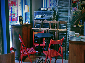 Βιβλιοκαφέ: Ένα εξελισσόμενο είδος, μια διαφορετική απόδραση…