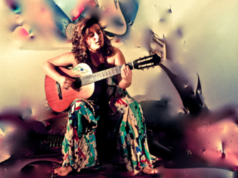 Η Κατερίνα Πολέμη στο φουαγιέ του «Πορεία»