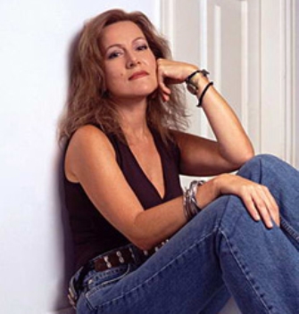 Γνωρίστε τα «Πρόσωπα του ελληνικού τραγουδιού» τον Αύγουστο