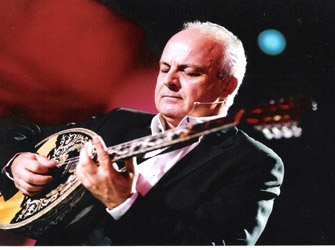 Ο Θανάσης Πολυκανδριώτης και οι «Επόμενοι», «Στην Υγειά μας», 23/2 ΝΕΤ