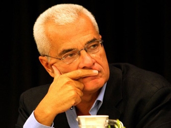 Mega: Ανατροπή: Επιδρομή σε μισθούς και συντάξεις