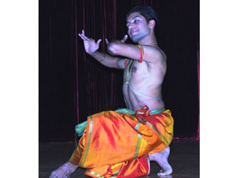 Παράσταση κλασικού ινδικού χορού Μπαράτα Νάτιαμ