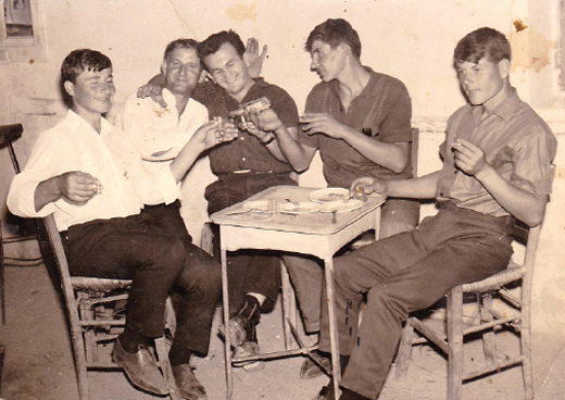 Δημήτρης Αναγνώστου: «Ο ρεφενές και το έθιμο με το κρεβάτι είναι crowd funding»