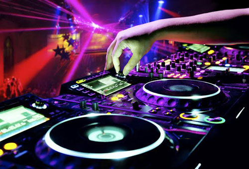 40 DJs δυναμώνουν τη «Φλόγα» για τα παιδιά